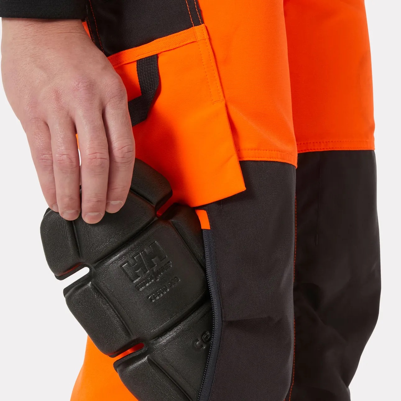 Helly Hansen Alna 4X Hi Vis Latzhose | Warnschutz Klasse 2 – Bild 5